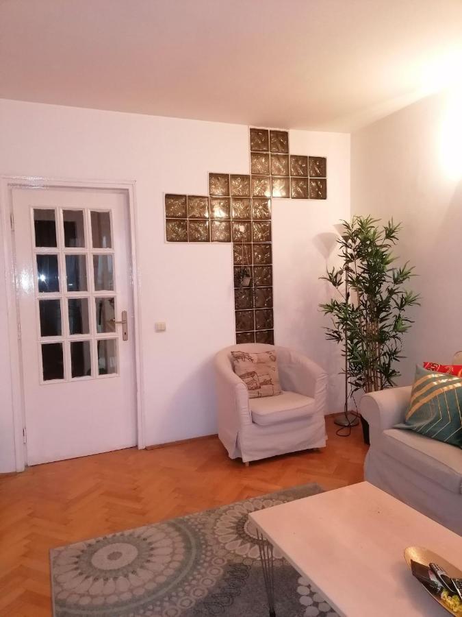 River View, In City Center Apartment Bukarest Kültér fotó